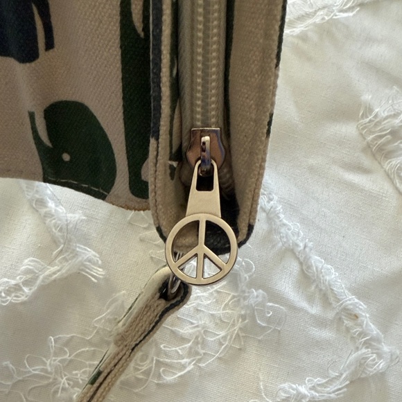 Bungalow 360 Whale Print  Wallet - Picture 3 of 5